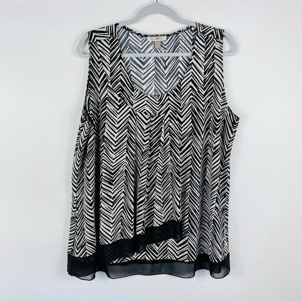 Roz & Ali Top 1X Sleeveless Chiffon Hem Stretch Black Cream